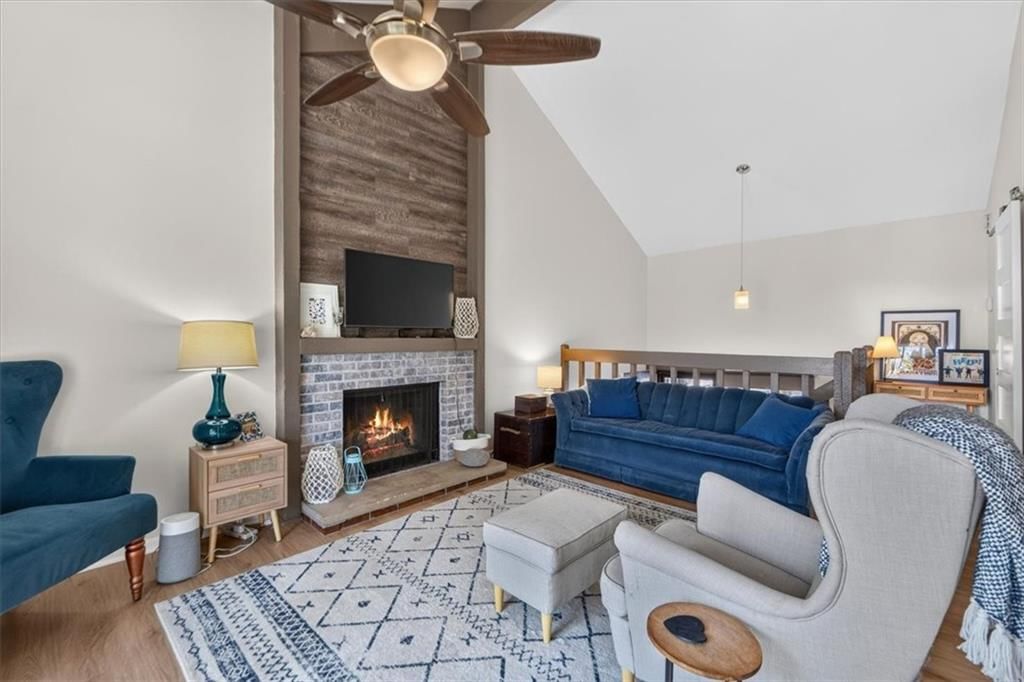 Photo 10 of 34 - 5725 N Oregon Avenue, Kansas City, MO 64151