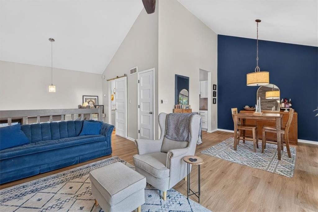 Photo 11 of 34 - 5725 N Oregon Avenue, Kansas City, MO 64151