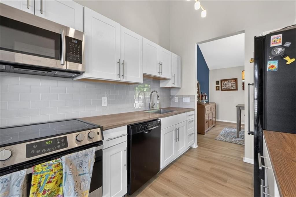 Photo 4 of 34 - 5725 N Oregon Avenue, Kansas City, MO 64151