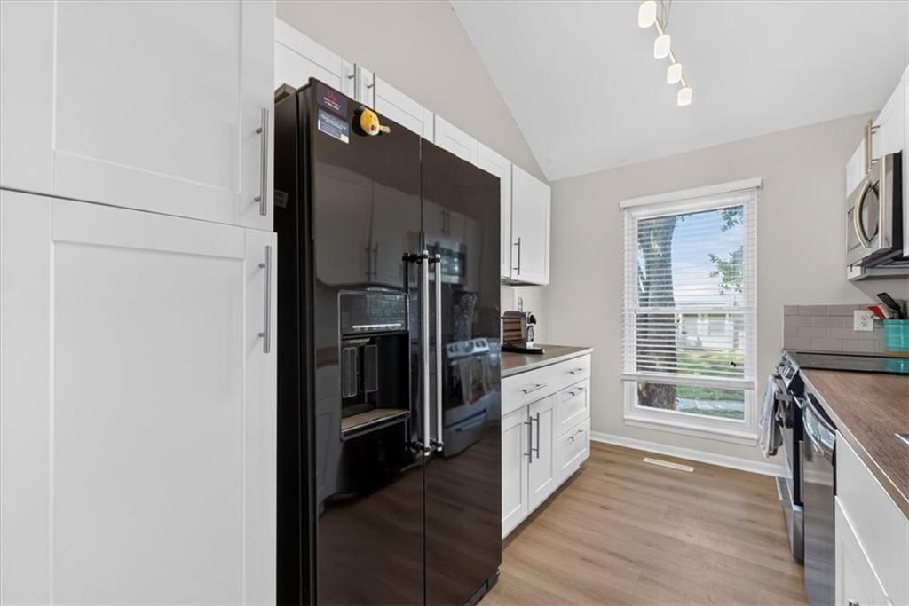 Photo 14 of 34 - 5725 N Oregon Avenue, Kansas City, MO 64151