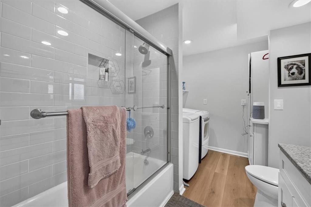 Photo 15 of 34 - 5725 N Oregon Avenue, Kansas City, MO 64151