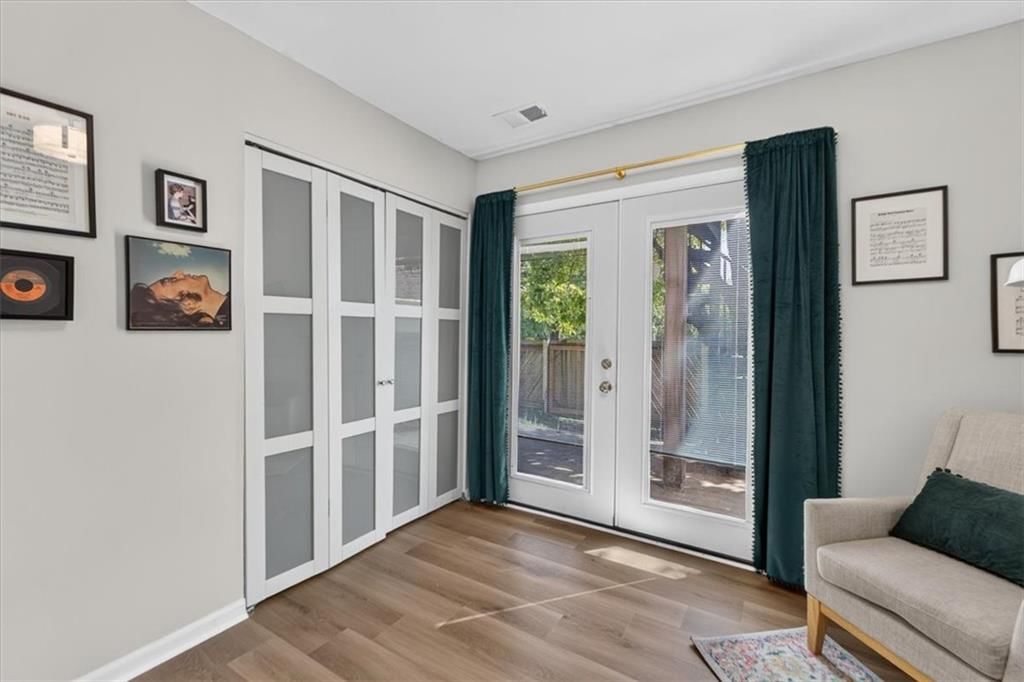 Photo 22 of 34 - 5725 N Oregon Avenue, Kansas City, MO 64151