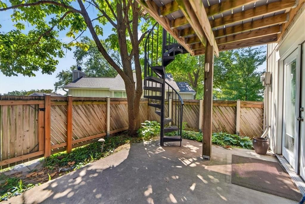 Photo 25 of 34 - 5725 N Oregon Avenue, Kansas City, MO 64151