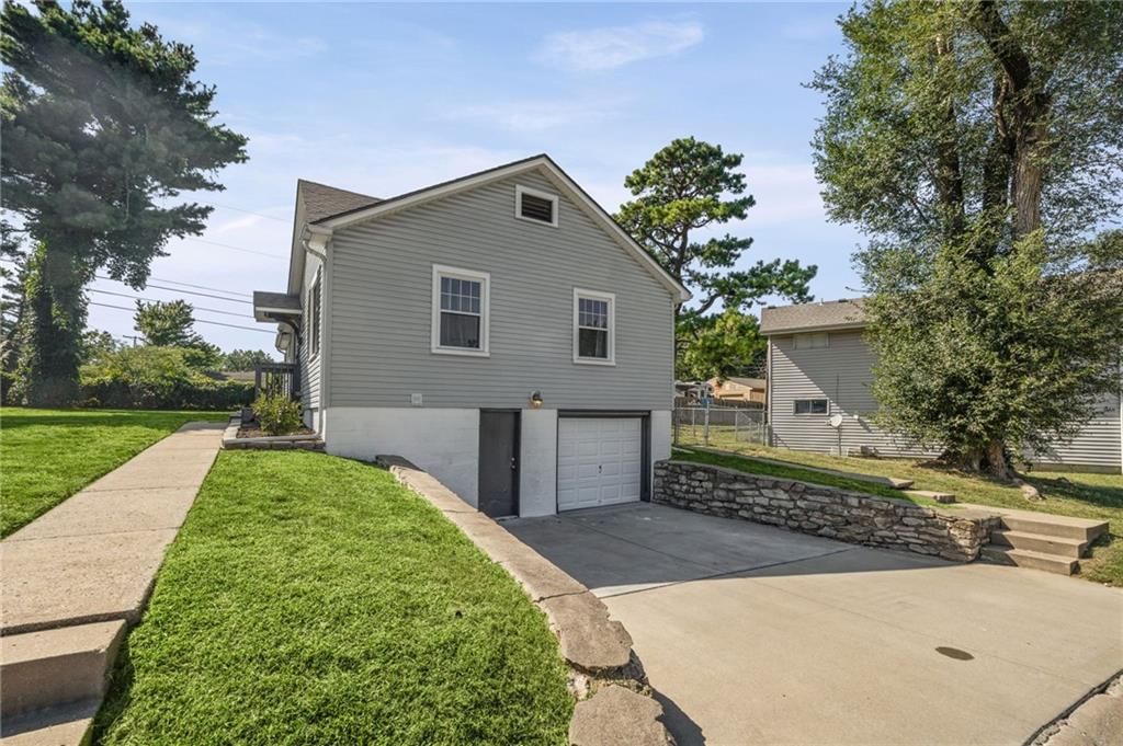 8804 W 79th Street — photo 22