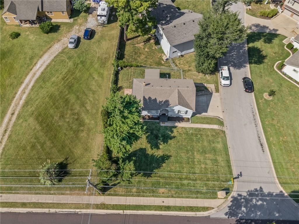 8804 W 79th Street — photo 30