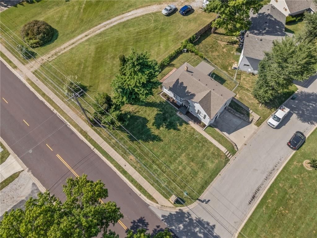 8804 W 79th Street — photo 31