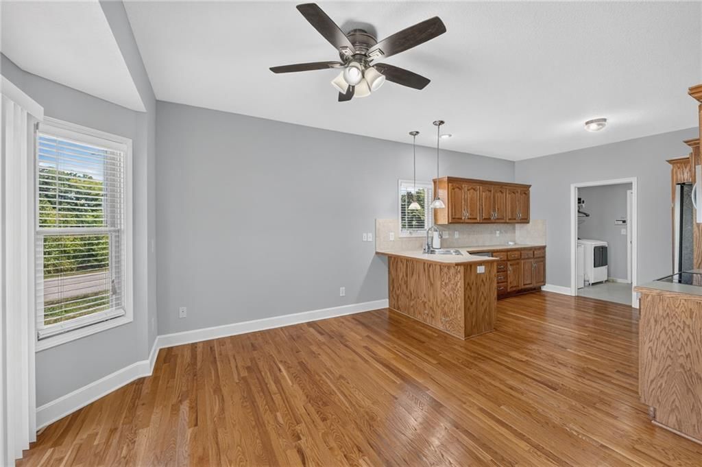 7562 N Eastern Avenue — photo 12