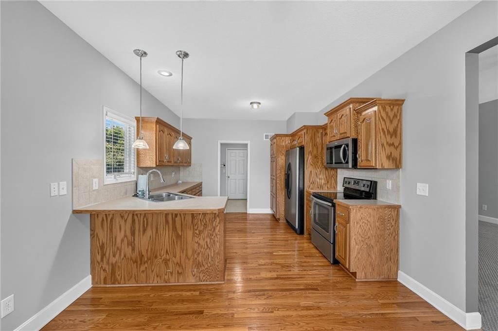 7562 N Eastern Avenue — photo 14