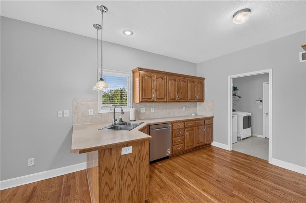 7562 N Eastern Avenue — photo 15
