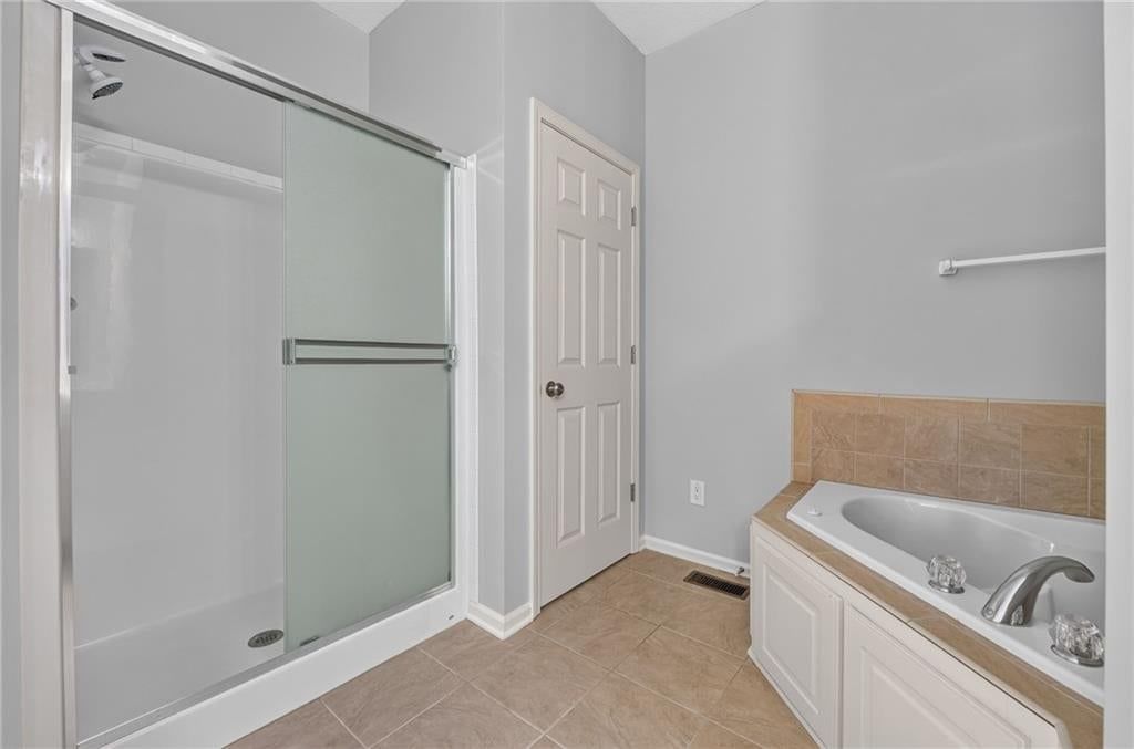 7562 N Eastern Avenue — photo 28