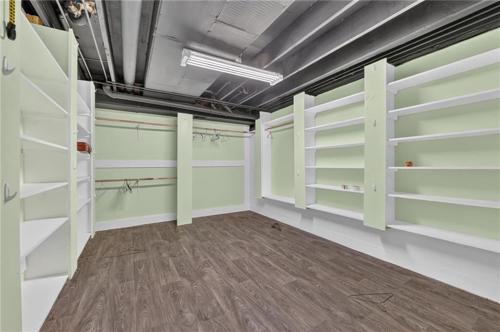 7562 N Eastern Avenue — photo 35