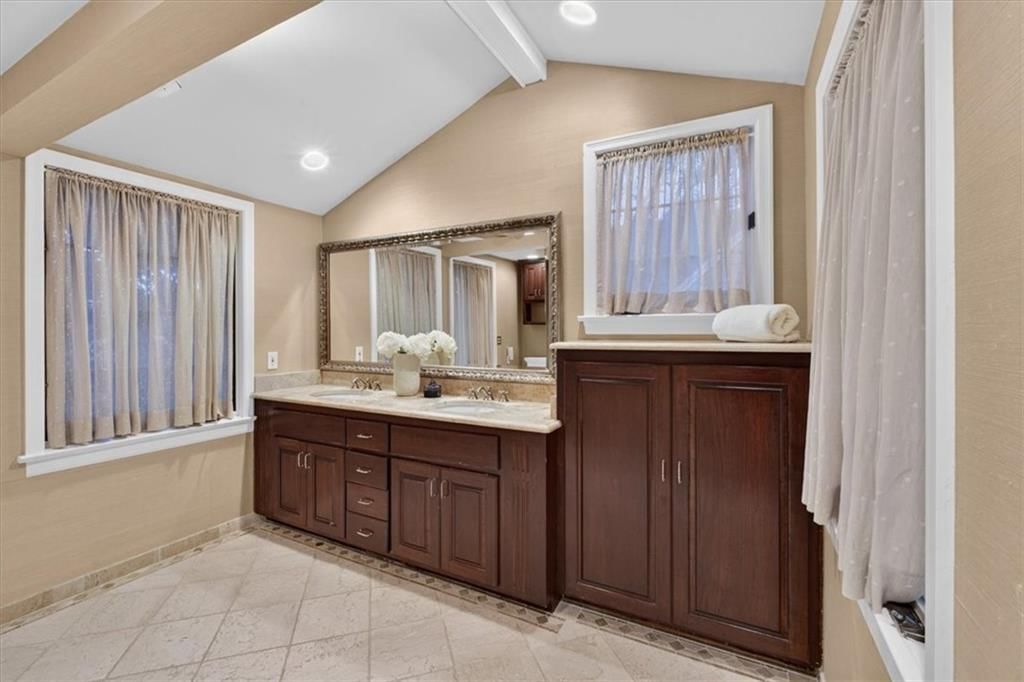 Photo 18 of 31, 5315 Mission Woods Terrace, Mission Woods, KS 66205