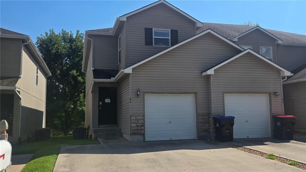 425 Hawthorne Boulevard — photo 1