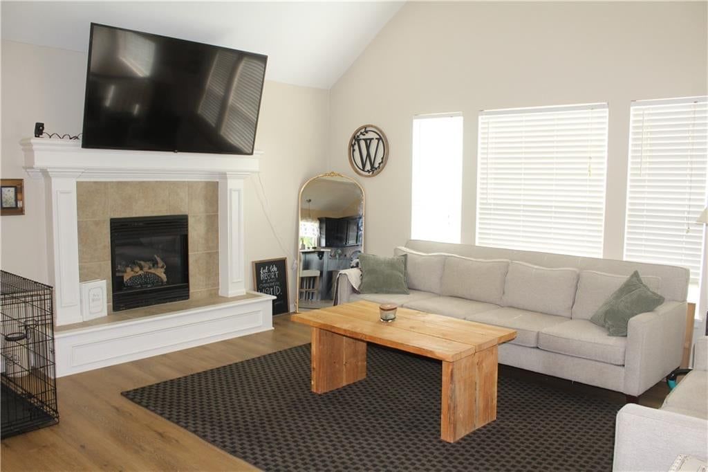 Photo 6 of 36 - 212 E Whispering Hills Boulevard, Lone Jack, MO 64070