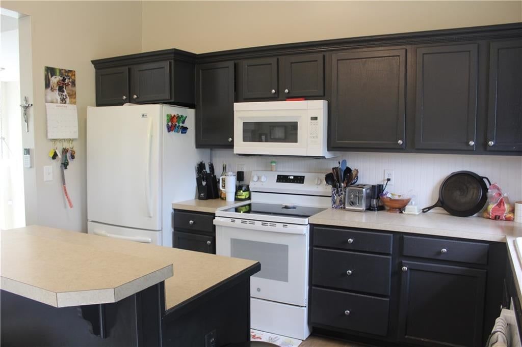 Photo 11 of 36 - 212 E Whispering Hills Boulevard, Lone Jack, MO 64070