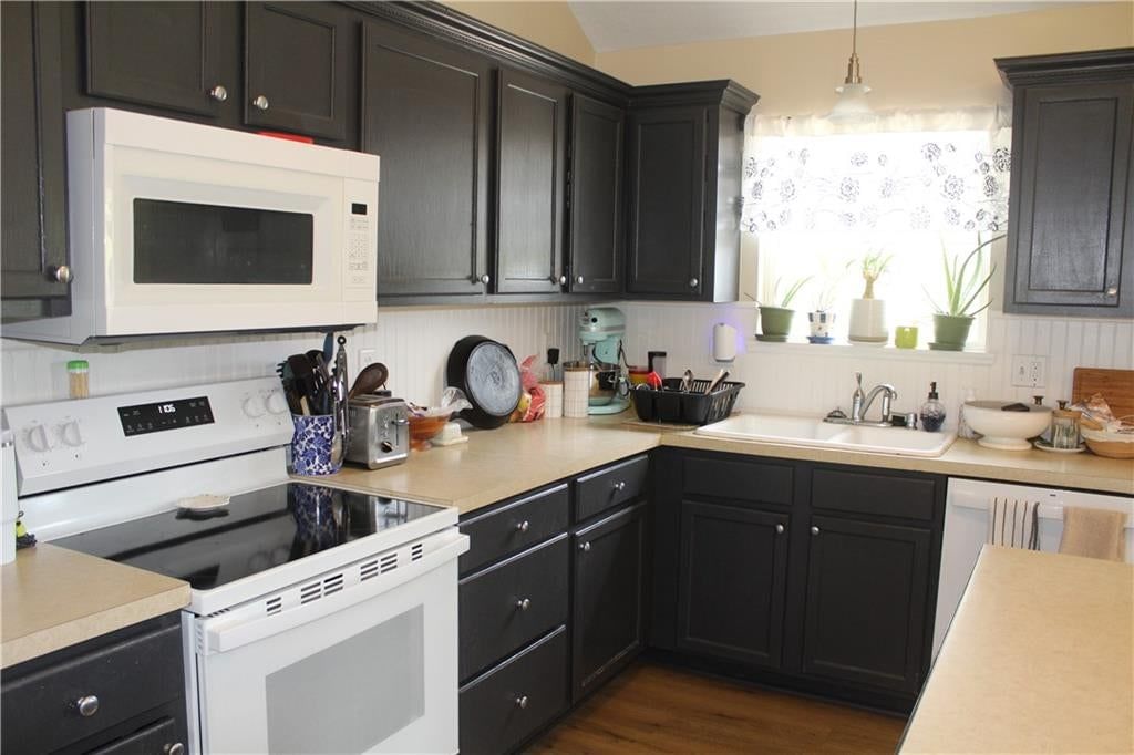 Photo 14 of 36 - 212 E Whispering Hills Boulevard, Lone Jack, MO 64070