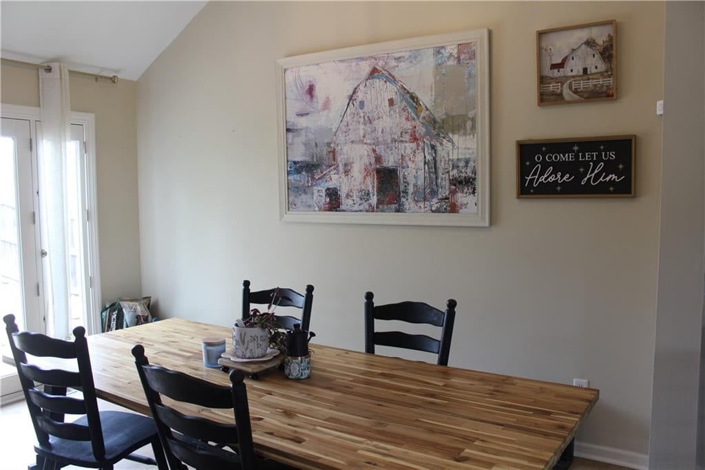 Photo 15 of 36 - 212 E Whispering Hills Boulevard, Lone Jack, MO 64070