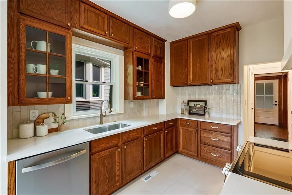 4324 Charlotte Street — photo 16