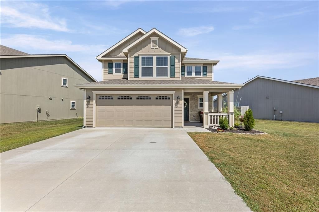 1607 Bluestem Drive — photo 1