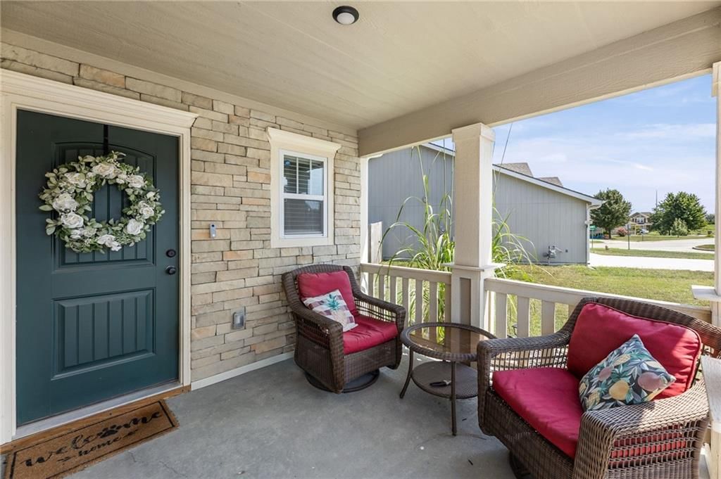 1607 Bluestem Drive — photo 2