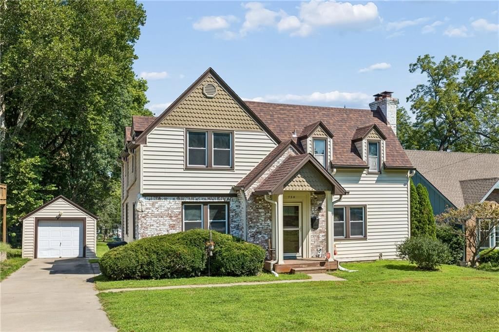 734 E MANOR Road — photo 3