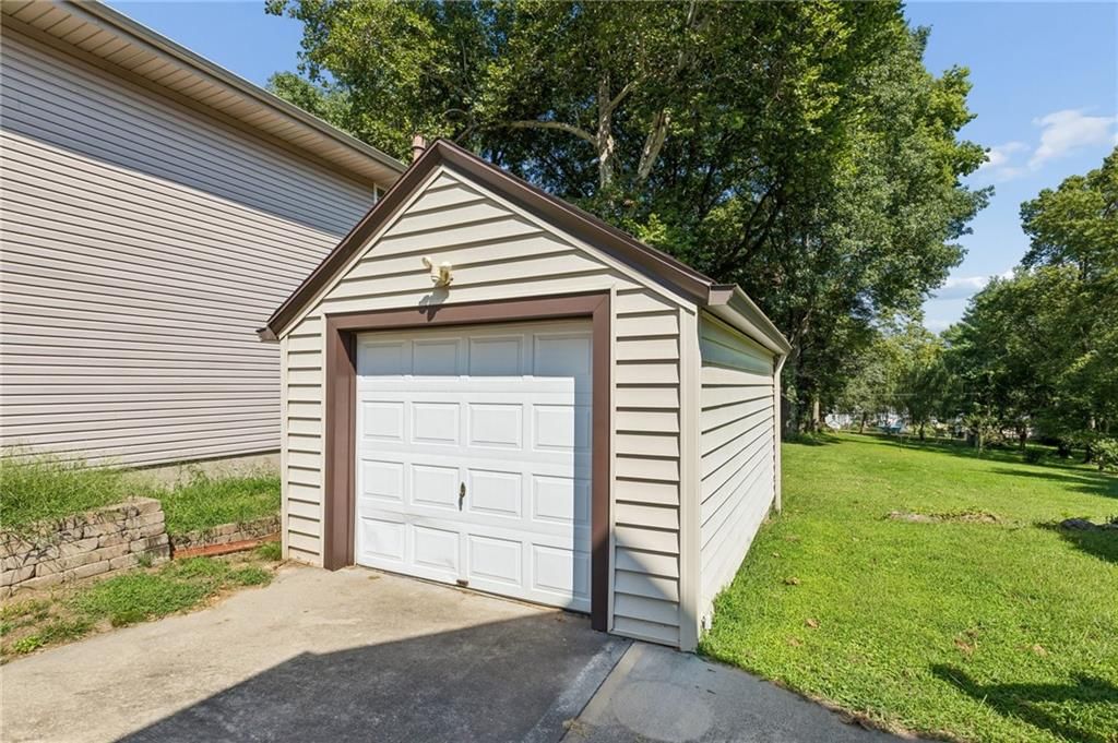734 E MANOR Road — photo 25