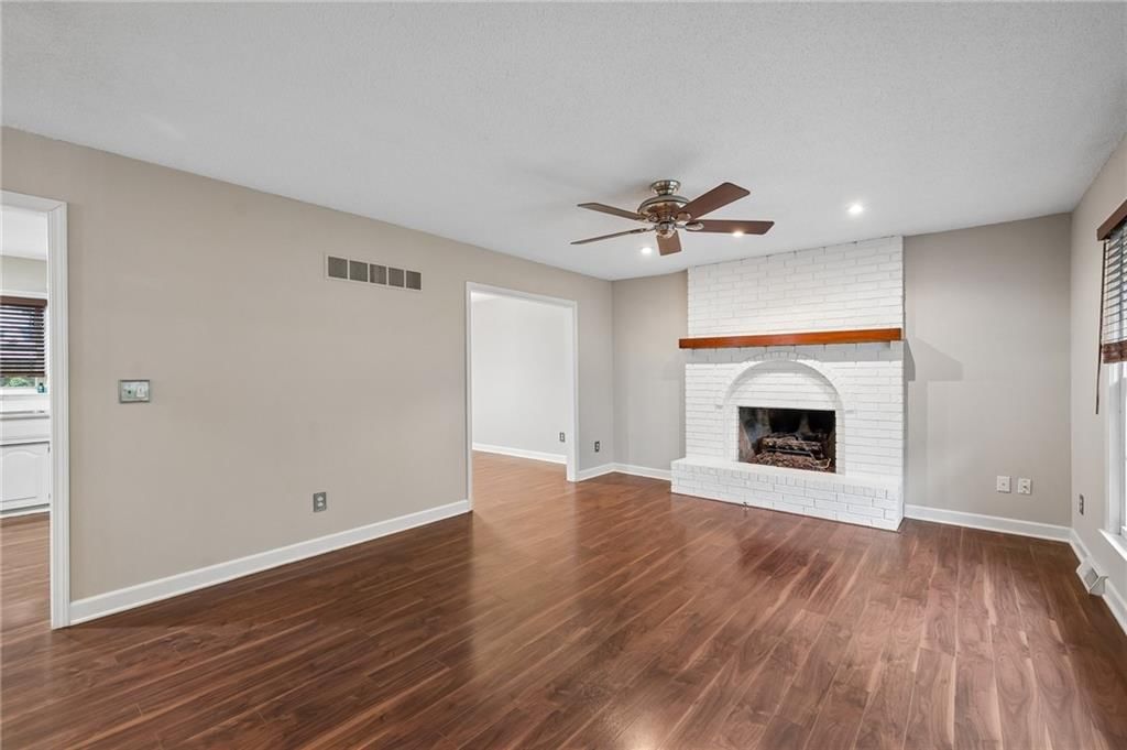 Photo 5 of 36 - 7317 NW 77th Terrace, Kansas City, MO 64152
