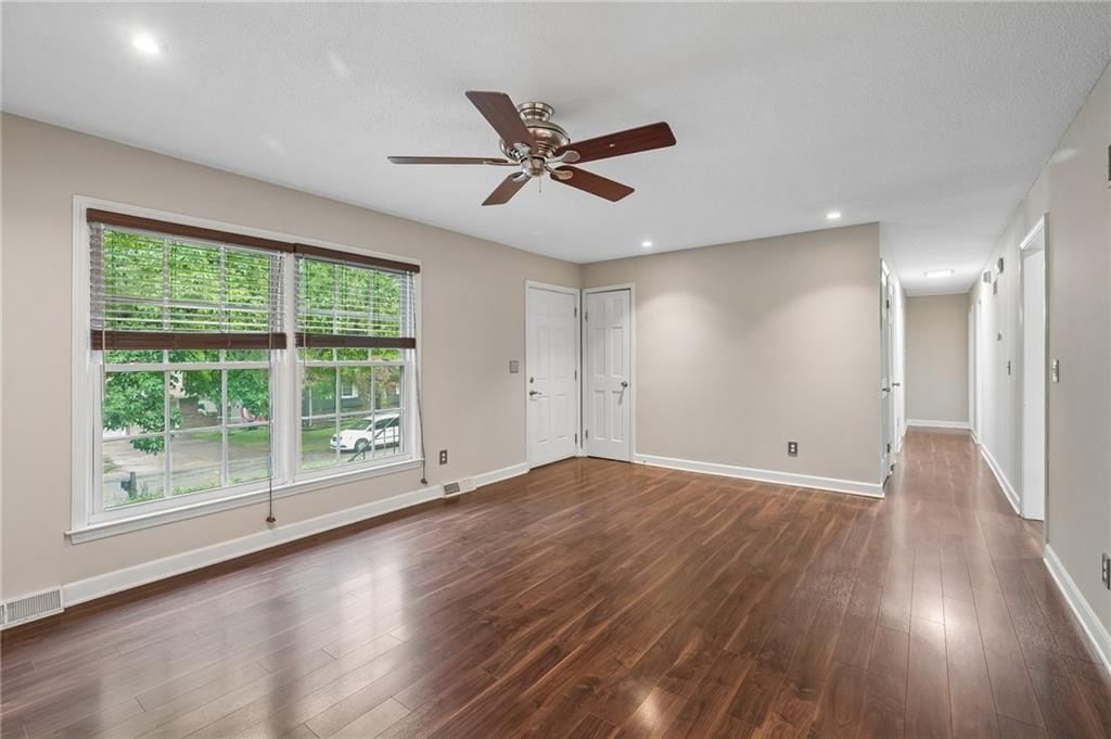 Photo 7 of 36 - 7317 NW 77th Terrace, Kansas City, MO 64152