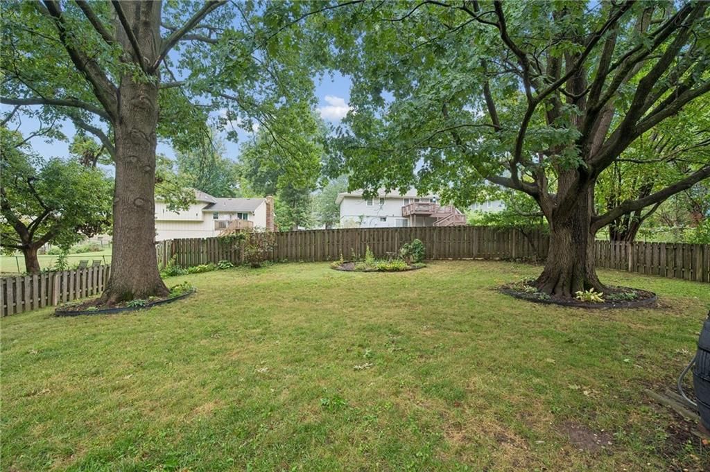 Covered patio at 7317 NW 77th Terrace, Kansas City, MO 64152