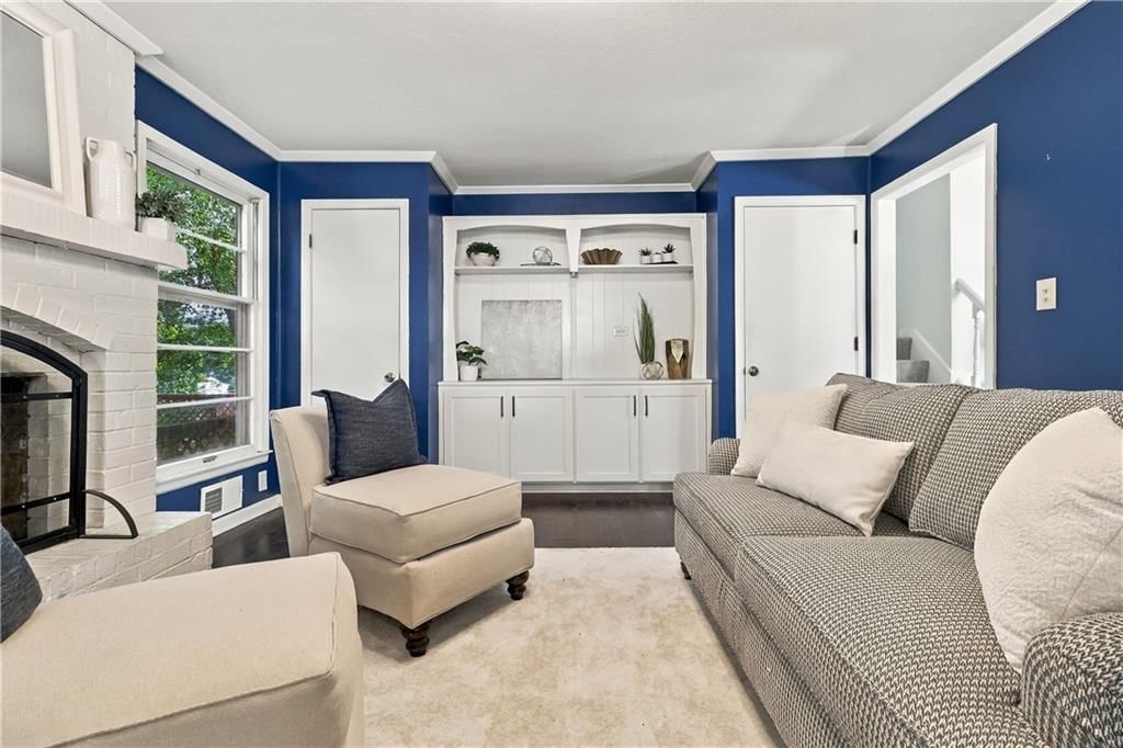 Photo 11 of 34 - 6819 Caenen Avenue, Shawnee, KS 66216