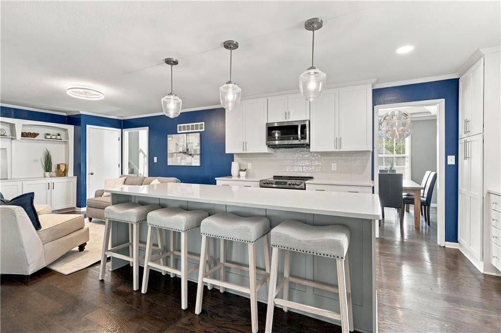 Photo 12 of 34 - 6819 Caenen Avenue, Shawnee, KS 66216