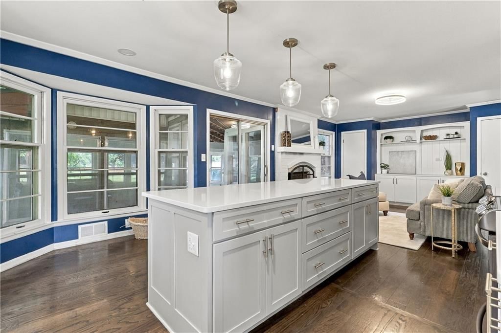 Photo 17 of 34 - 6819 Caenen Avenue, Shawnee, KS 66216
