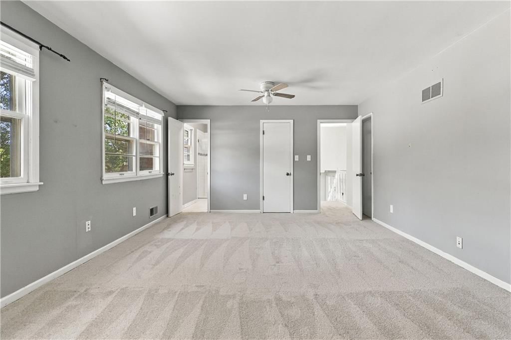 Photo 19 of 34 - 6819 Caenen Avenue, Shawnee, KS 66216