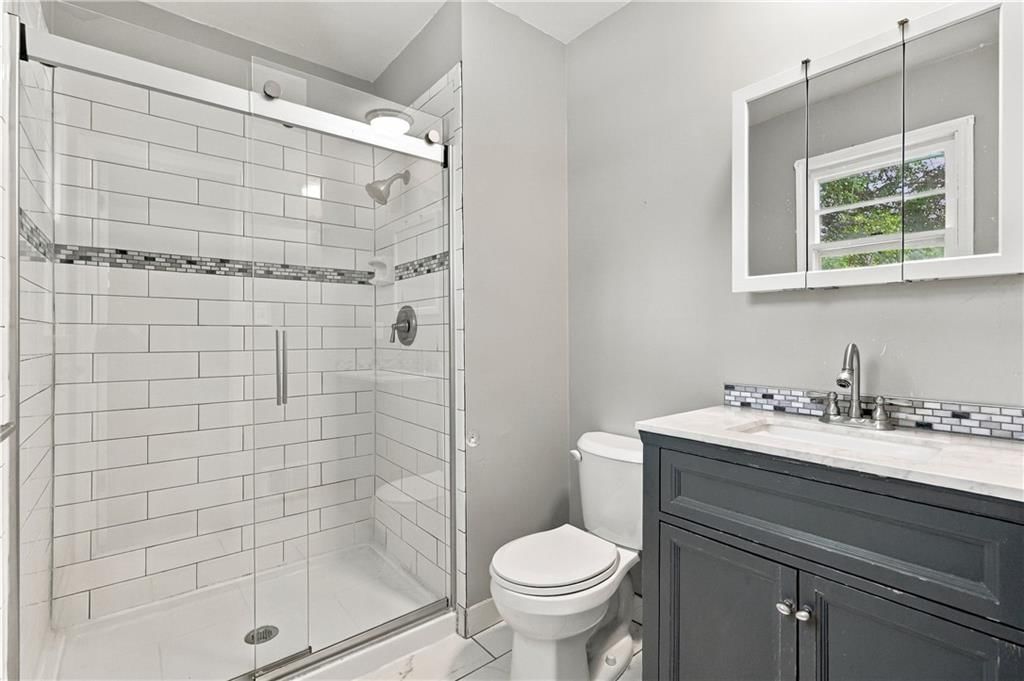 Photo 20 of 34 - 6819 Caenen Avenue, Shawnee, KS 66216