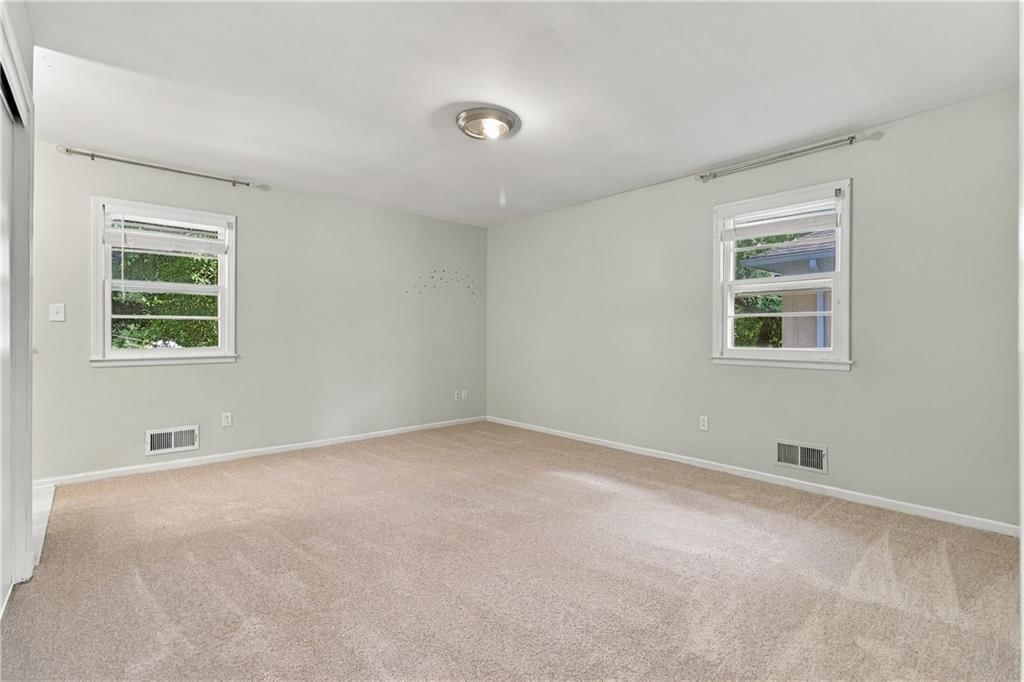 Photo 21 of 34 - 6819 Caenen Avenue, Shawnee, KS 66216