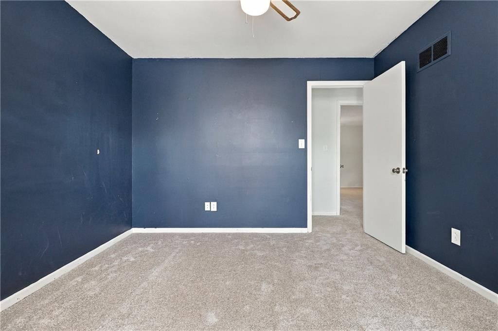 Photo 25 of 34 - 6819 Caenen Avenue, Shawnee, KS 66216