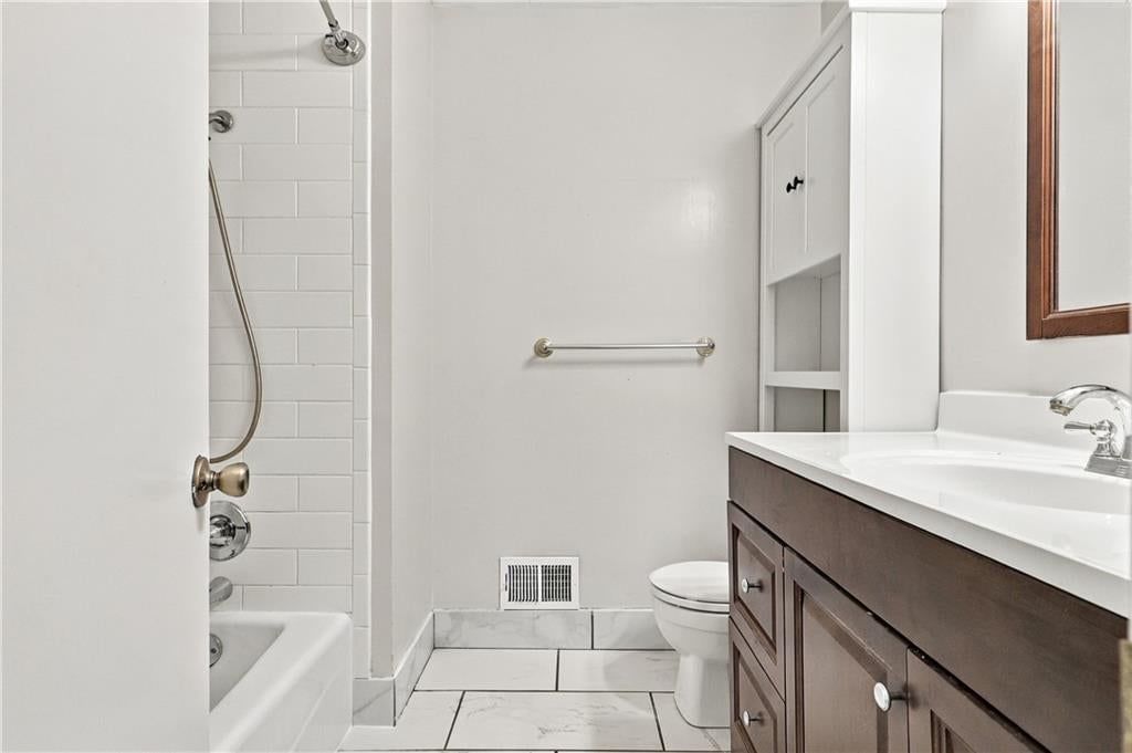 Photo 27 of 34 - 6819 Caenen Avenue, Shawnee, KS 66216