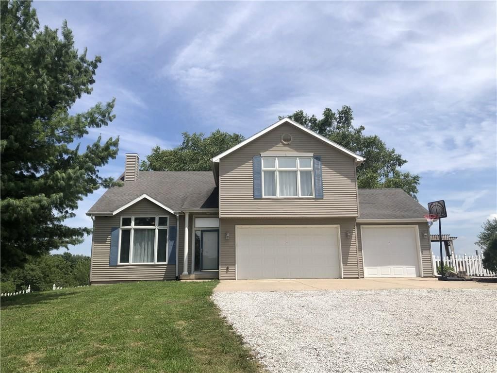 Photo 4 of 50 - 14113 Cameron Road, Excelsior Springs, MO 64024
