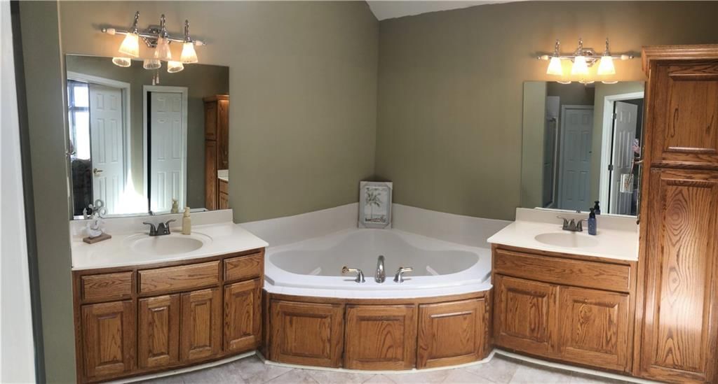 Photo 18 of 50 - 14113 Cameron Road, Excelsior Springs, MO 64024