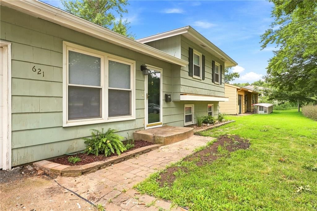 621 NW Fair Lane, Lee's Summit, MO: listing photo 3