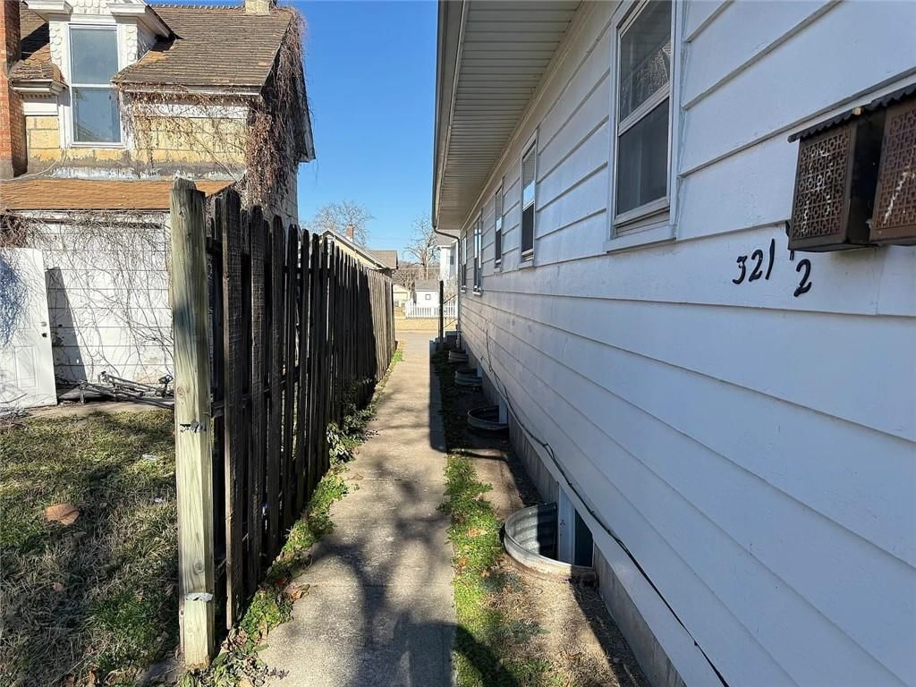 321 W 5th Street — photo 2