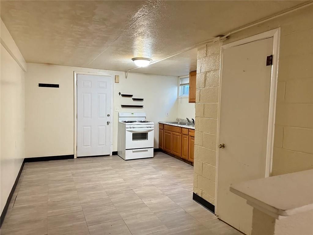 321 W 5th Street — photo 7