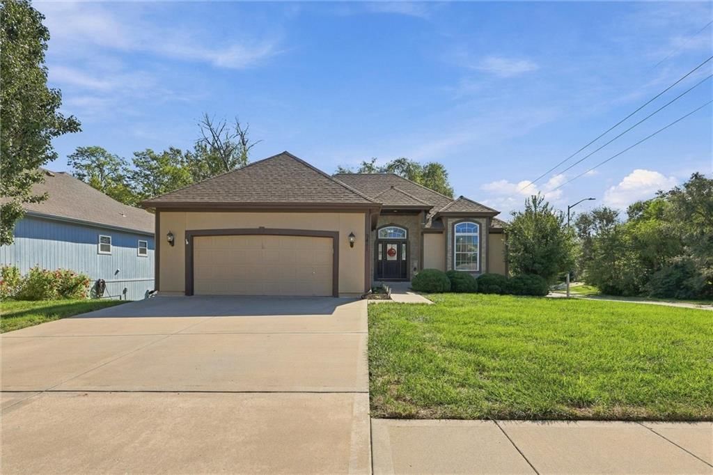 9451 N Adrian Avenue, Kansas City, MO