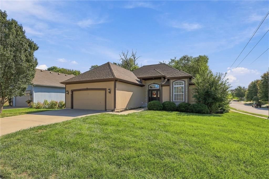 9451 N Adrian Avenue, Kansas City, MO: listing photo 3