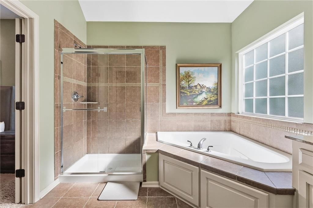 Photo 21 of 50 - 9451 N Adrian Avenue, Kansas City, MO 64154