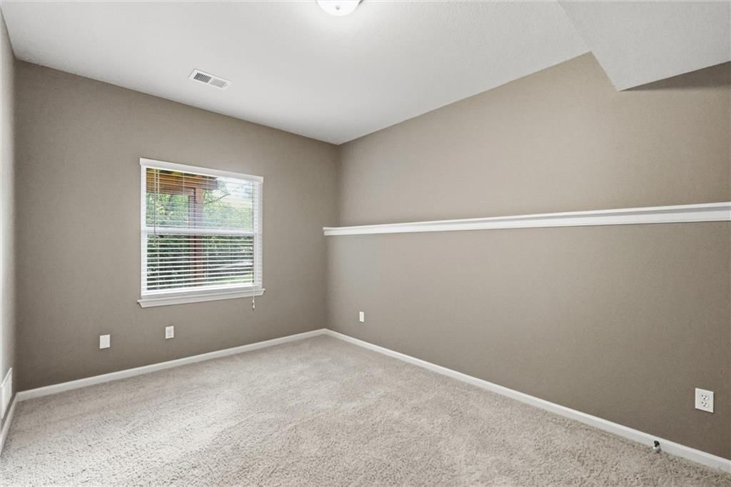 Photo 27 of 50 - 9451 N Adrian Avenue, Kansas City, MO 64154
