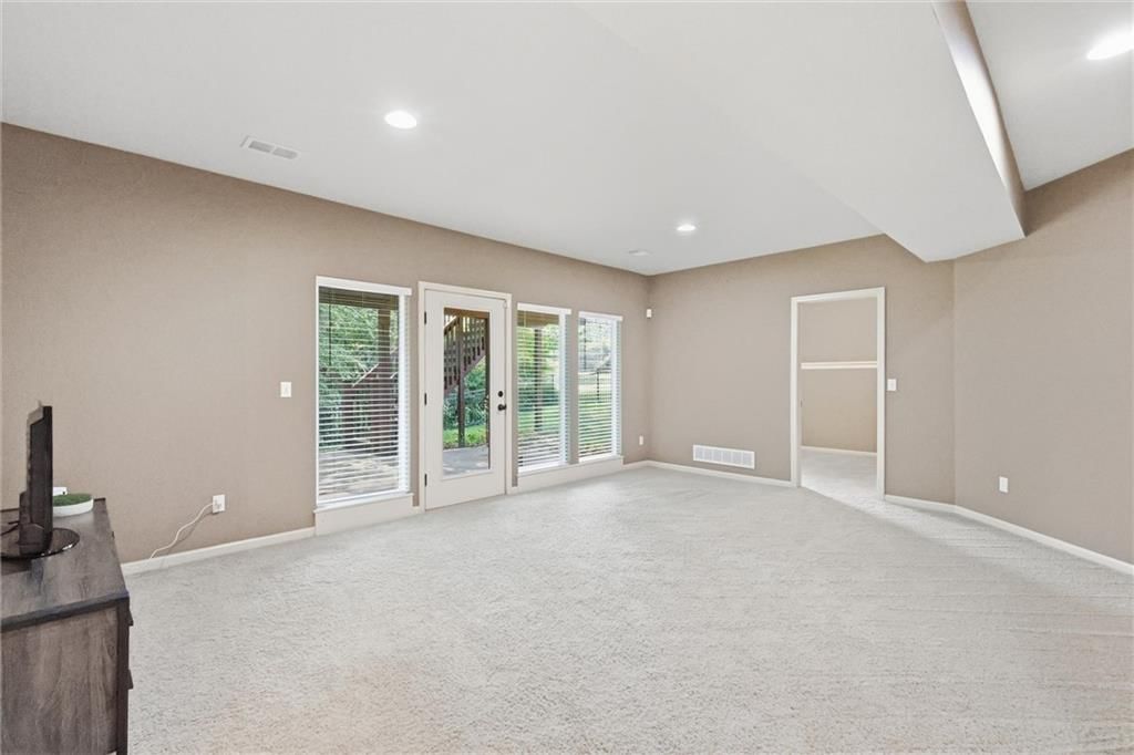 Photo 30 of 50 - 9451 N Adrian Avenue, Kansas City, MO 64154