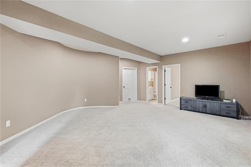 Photo 31 of 50 - 9451 N Adrian Avenue, Kansas City, MO 64154