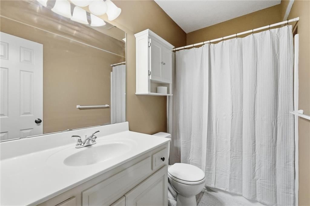 Photo 32 of 50 - 9451 N Adrian Avenue, Kansas City, MO 64154