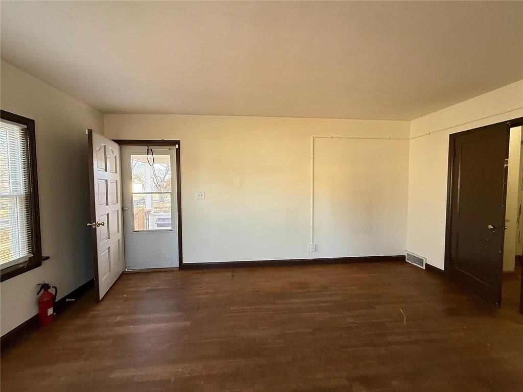 231 W 4th Street — photo 3
